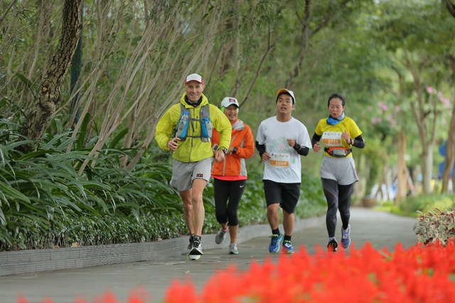 Đường đua xanh Hanoi Half Marathon 2018 tại Ciputra Hanoi - Ảnh 3.