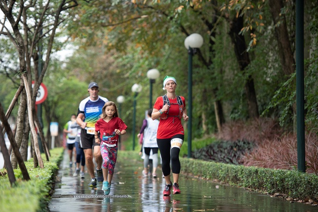 Đường đua xanh Hanoi Half Marathon 2018 tại Ciputra Hanoi - Ảnh 4.