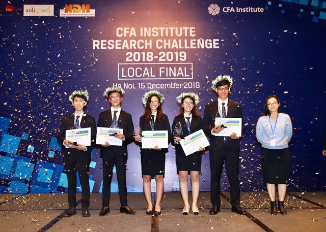 Chung kết cuộc thi Phân tích Đầu tư của Viện CFA năm 2018 - 2019 và Lễ trao Bằng CFA năm 2018 - Ảnh 1.