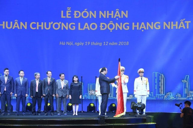 Lễ kỷ niệm 25 năm thành lập Tập đoàn Tân Á Đại Thành và đón nhận huân chương lao động hạng nhất - Ảnh 1.