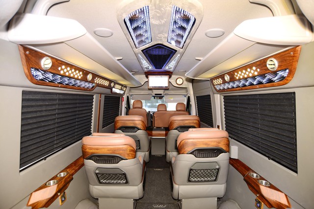 Giải pháp xe hạng sang kết nối các điểm du lịch - Ảnh 1.