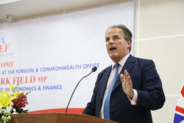 Bộ trưởng Nhà nước, Quốc vụ khanh Vương quốc Anh dành nhiều lời khuyên giá trị cho sinh viên UEF - Ảnh 1.