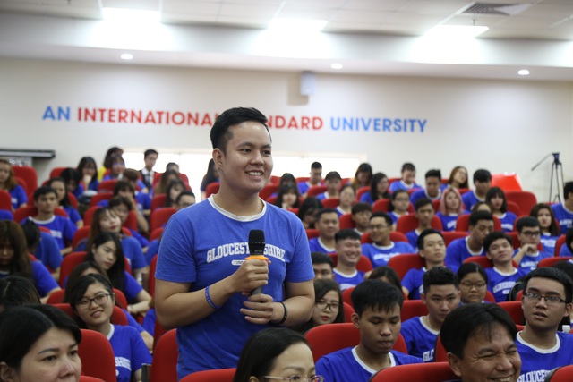 Bộ trưởng Nhà nước, Quốc vụ khanh Vương quốc Anh dành nhiều lời khuyên giá trị cho sinh viên UEF - Ảnh 2.