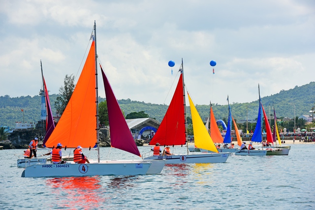 Các đội tranh tài tại Giải đua thuyền buồm Kiên Giang mở rộng- Phú Quốc 2016