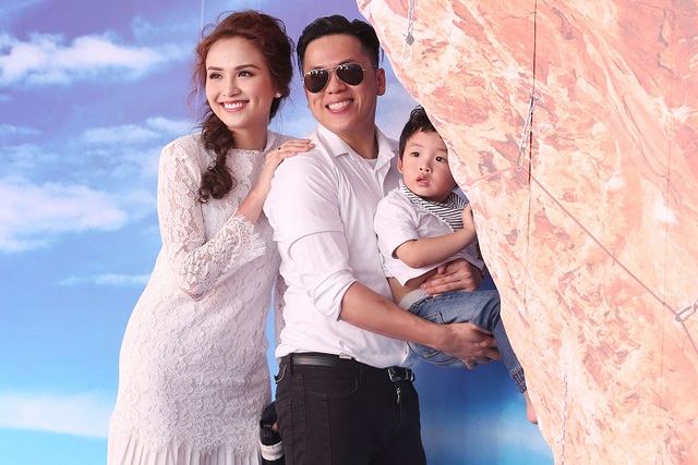 Gia đình Hoa hậu Diễm Hương, Trịnh Kim Chi và Phạm Anh Khoa cùng thám hiểm rạp chiếu phim hình vòm - Ảnh 7.