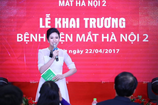 Hoa hậu Ngọc Hân duyên dáng trong lễ khai trương Bệnh viện mắt Hà Nội 2 - Ảnh 1.