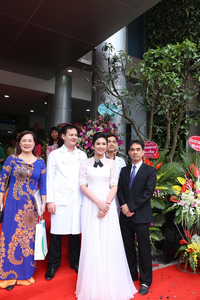 Hoa hậu Ngọc Hân duyên dáng trong lễ khai trương Bệnh viện mắt Hà Nội 2 - Ảnh 5.