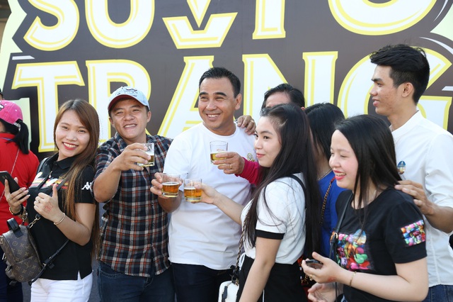 Lễ hội bia bồn Sư Tử Trắng lớn nhất miền Tây - Ảnh 4.