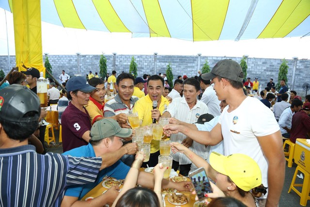Lễ hội bia bồn Sư Tử Trắng lớn nhất miền Tây - Ảnh 8.