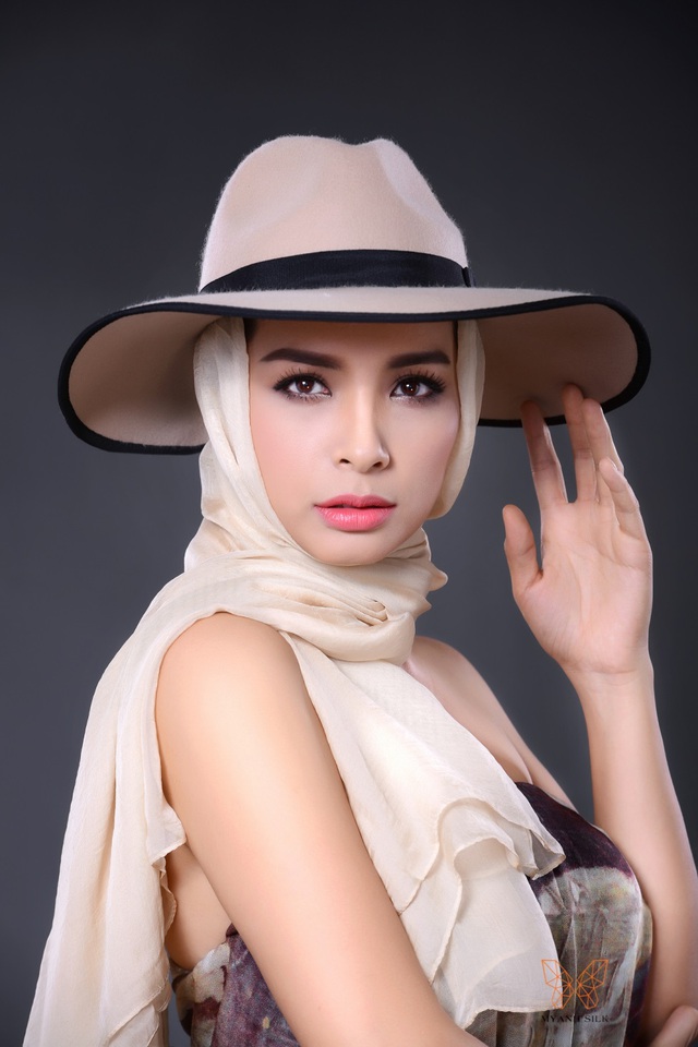 Phi&ecirc;u c&ugrave;ng vũ kh&uacute;c của lụa với cặp đ&ocirc;i si&ecirc;u mẫu Thu&yacute; Hằng - Thu&yacute; Hạnh - Ảnh 3.