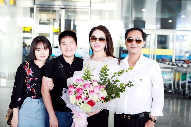 Diễn viên “Sống chung với mẹ chồng” đón HH Xuân Hương tại sân bay - Ảnh 7.