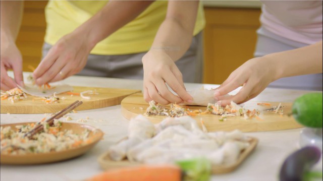 C&oacute; một Phạm Hương rất đảm đang như thế! - Ảnh 6.