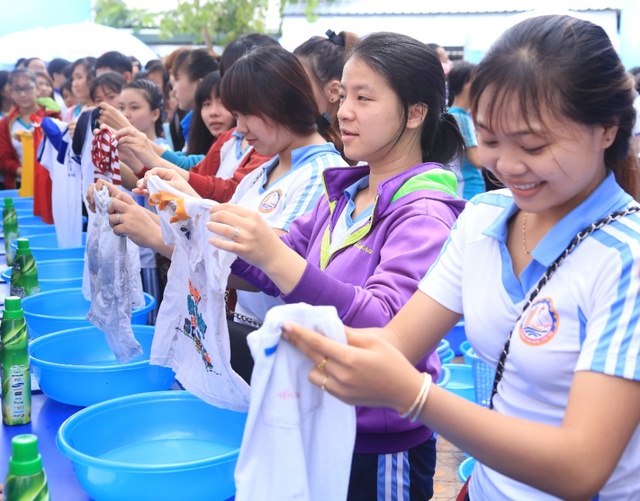 Cần Thơ: S&ocirc;i động đ&oacute;ng g&oacute;p nước cho v&ugrave;ng hạn mặn - Ảnh 4.
