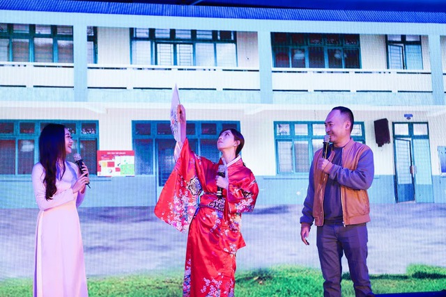 MC Hoàng Linh cùng 3000 mẹ con Việt hào hứng hóa thân thành chiến binh nhà vệ sinh, giải cứu học sinh Việt - Ảnh 7.