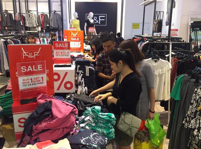 Black Friday năm nay, thương hiệu thời trang Lee, Mark&Spencer và F&F có gì hot? - Ảnh 1.