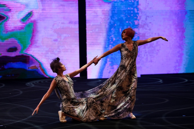 Allilon London làm “Lay động” cả khán phòng Davines Hair Show 2017 - Ảnh 2. Allilon London làm “Lay động” cả khán phòng Davines Hair Show 2017 - Ảnh 2.
