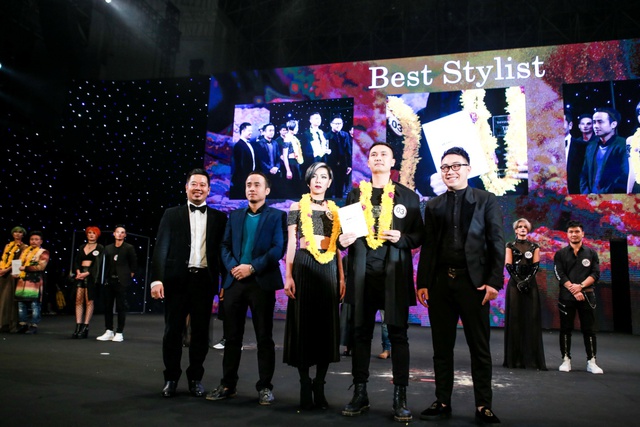 Allilon London làm “Lay động” cả khán phòng Davines Hair Show 2017 - Ảnh 5. Allilon London làm “Lay động” cả khán phòng Davines Hair Show 2017 - Ảnh 5.