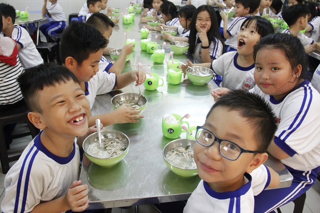 Xây dựng thực đơn cân bằng dinh dưỡng cho học sinh tiểu học Quảng Trị - Ảnh 1.