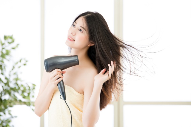 Thần ch&uacute; &ldquo;ba c&oacute; ba kh&ocirc;ng&ldquo; cho t&oacute;c v&agrave; da đầu ng&agrave;y lạnh - Ảnh 2.
