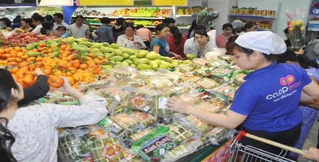 Hệ thống siêu thị Co.opmart lớn nhất nước bắt đầu giảm giá hàng hóa tết - Ảnh 1.
