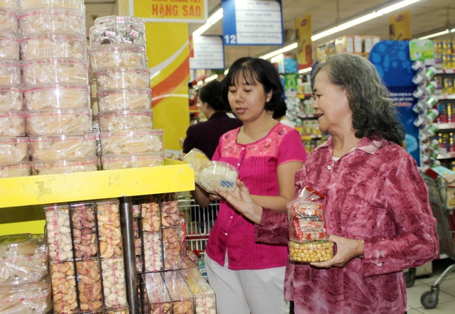 Hệ thống siêu thị Co.opmart lớn nhất nước bắt đầu giảm giá hàng hóa tết - Ảnh 2.