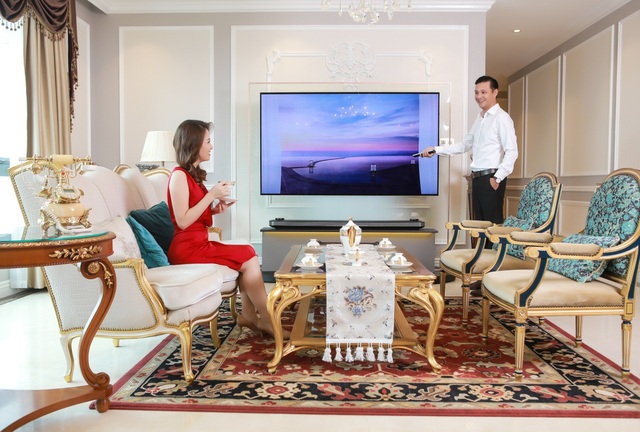 Khám phá căn hộ Đan Lê - Khải Anh: “Siêu chất” với TV  lơ lửng trong phòng khách - Ảnh 1.