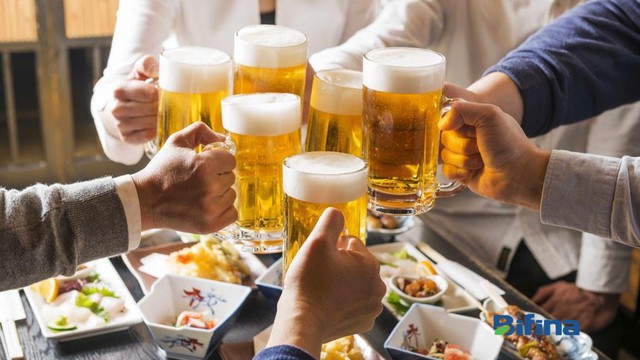 Học người Nhật cách bảo vệ đại tràng khi uống rượu bia - Ảnh 1.