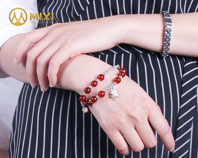 Thu h&uacute;t, nổi bật v&agrave; kh&ocirc;ng k&eacute;m phần điệu đ&agrave; với v&ograve;ng tay phong thủy - Ảnh 4.