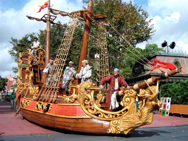 Đại lễ tháng 4, cho trẻ đến lễ hội cướp biển - Ảnh 3.