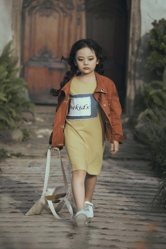 Mẫu nhí biến hóa đa dạng tại tuần lễ thời trang trẻ em Việt Nam - Ảnh 4.