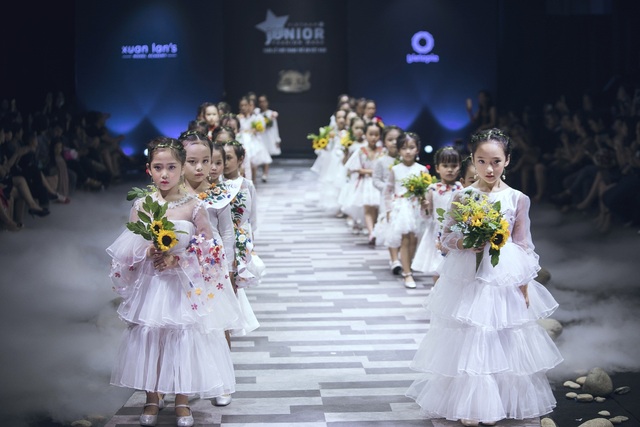 Mẫu nhí biến hóa đa dạng tại tuần lễ thời trang trẻ em Việt Nam - Ảnh 7.