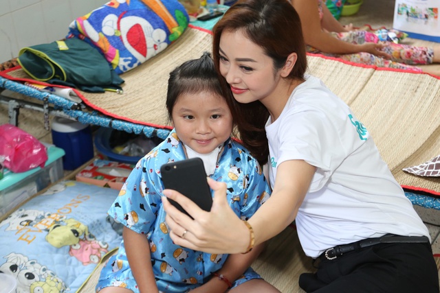Jennifer Phạm l&agrave;m g&igrave; để gi&uacute;p con khỏe mạnh, tự tin? - Ảnh 2.