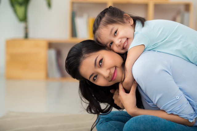 Sự kh&aacute;c biệt trong c&aacute;ch l&agrave;m mẹ: xưa v&agrave; nay - Ảnh 2.