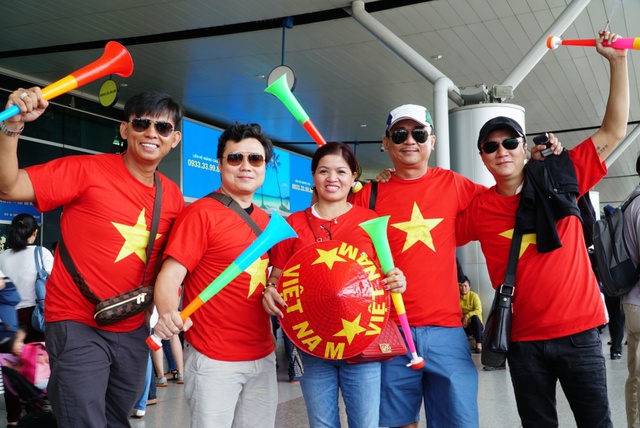 Người hâm mộ lên đường “tiếp lửa” tuyển Olympic Việt Nam - Ảnh 3.
