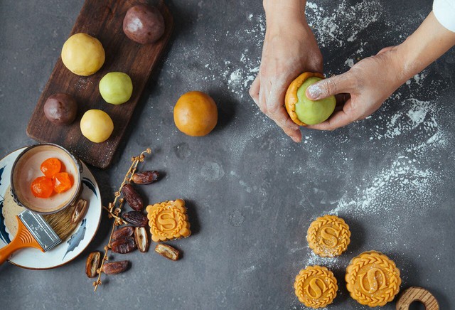 B&iacute; quyết l&agrave;m b&aacute;nh Trung thu, b&aacute;nh dẻo thơm lừng tại nh&agrave; - Ảnh 1.