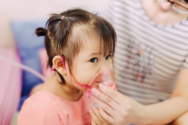Để vi&ecirc;m h&ocirc; hấp kh&ocirc;ng c&ograve;n t&aacute;i ph&aacute;t ở trẻ - Ảnh 2.