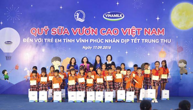 66.000 ly sữa đến với trẻ em tỉnh Vĩnh Ph&uacute;c nh&acirc;n dịp Tết Trung Thu - Ảnh 6.