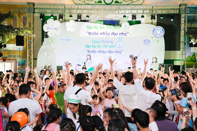 Cùng gia đình các sao Việt tham gia chương trình “Bước nhảy dịu nhẹ” - Ảnh 1.