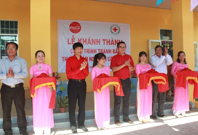 Những ngôi trường khang trang, sạch đẹp cũng là nơi trú ẩn của hàng nghìn người khi bão về, giúp người dân được an toàn vượt qua thiên tai