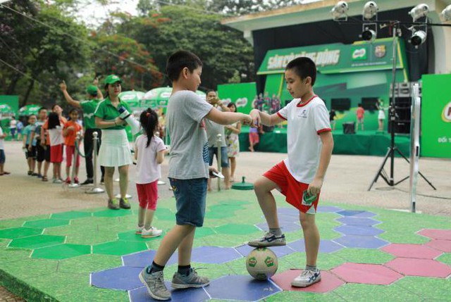 Ngoài thể chất, con trẻ còn rèn luyện được 5 phẩm chất cần thiết nhờ tập bóng đá - Ảnh 7.