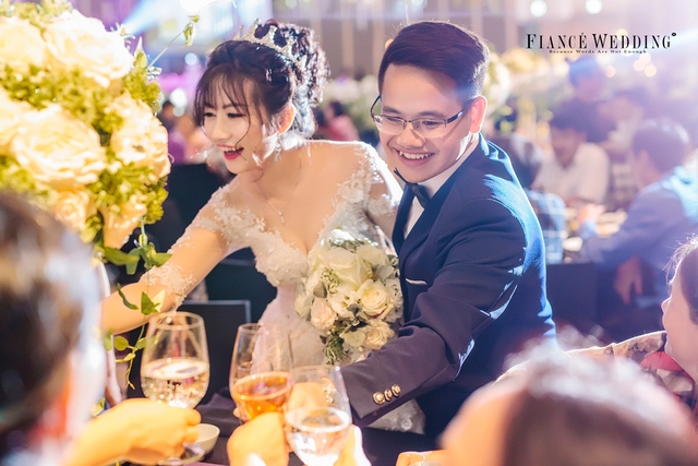 Choáng ngợp trước tiệc cưới xa hoa chục tỷ của cặp đôi Hà Thành - Ảnh 29.