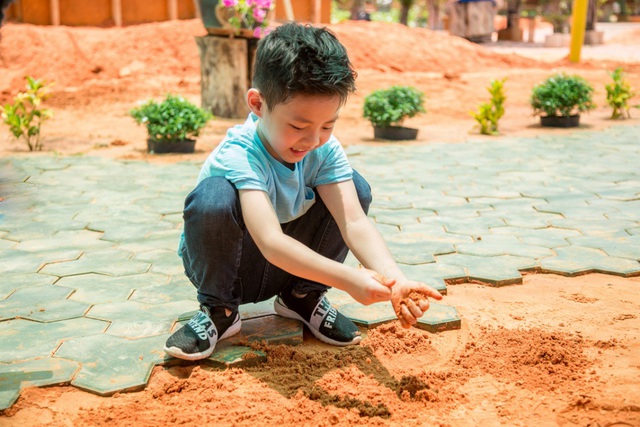 Chơi với cát và những lợi ích bất ngờ dành cho trẻ - Ảnh 2. Chơi với cát và những lợi ích bất ngờ dành cho trẻ - Ảnh 2.