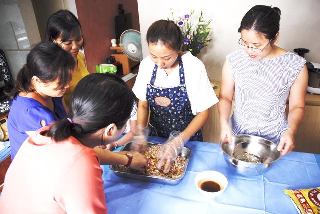 Hương Socola – Nữ y tá nổi tiếng với lớp dạy làm bánh Trung thu cổ truyền cực chất - Ảnh 7. Hương Socola – Nữ y tá nổi tiếng với lớp dạy làm bánh Trung thu cổ truyền cực chất - Ảnh 7.