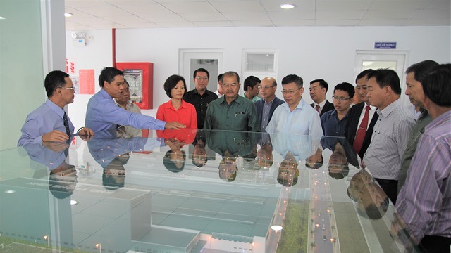 Đo&agrave;n đại biểu cấp cao L&agrave;o đến thăm Nh&agrave; m&aacute;y Vinamilk - Ảnh 2.