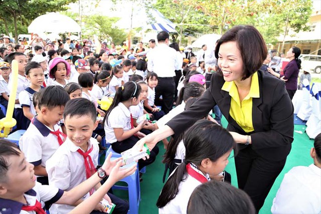 Quỹ sữa Vươn cao Việt Nam trao tặng 46.500 ly sữa cho trẻ em tỉnh Quảng Nam - Ảnh 5.