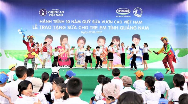 Quỹ sữa Vươn cao Việt Nam trao tặng 46.500 ly sữa cho trẻ em tỉnh Quảng Nam - Ảnh 7.
