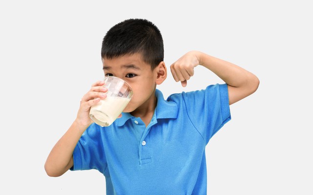 Vì sao uống sữa tươi hàng ngày giúp gia đình bạn năng động, vui khỏe hơn? - Ảnh 1.