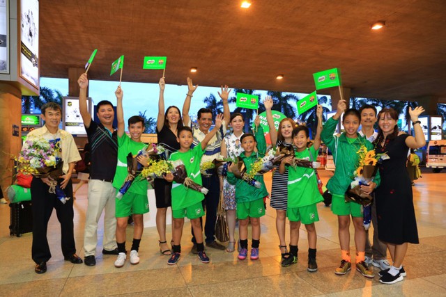 Đoàn cầu thủ nhí Việt Nam trở về từ câu lạc bộ bóng đá nổi tiếng thế giới, Barcelona - Ảnh 1.