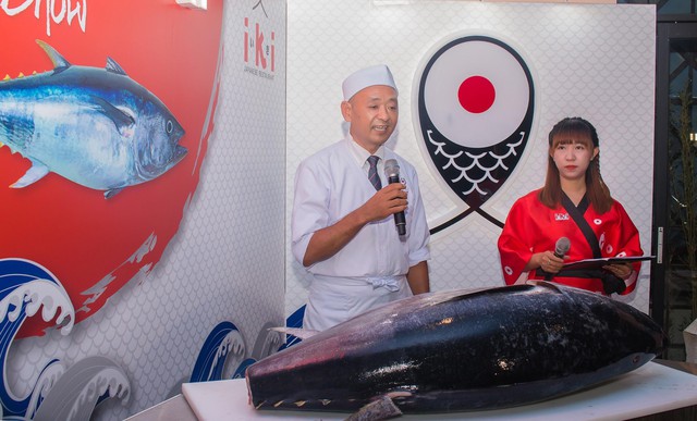 Duy Khánh Zhou Zhou cực tự tin trong thử thách “sành ăn sushi” với đàn chị Diệu Nhi - Ảnh 5.