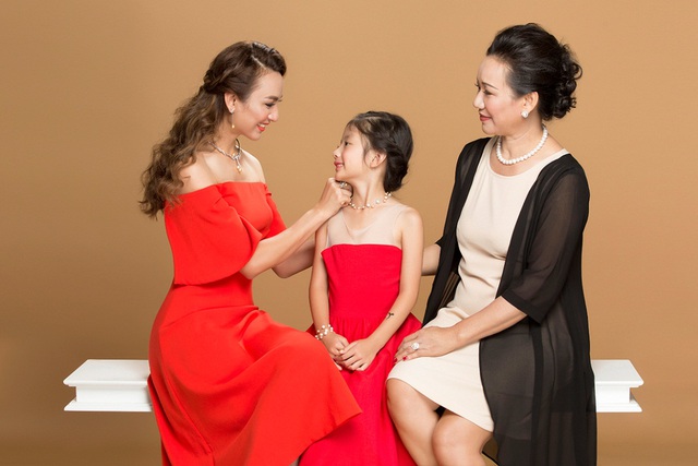 Xu hướng làm đẹp ấn tượng cho mẹ và con gái với trang sức ngọc trai - Ảnh 1. Xu hướng làm đẹp ấn tượng cho mẹ và con gái với trang sức ngọc trai - Ảnh 1.